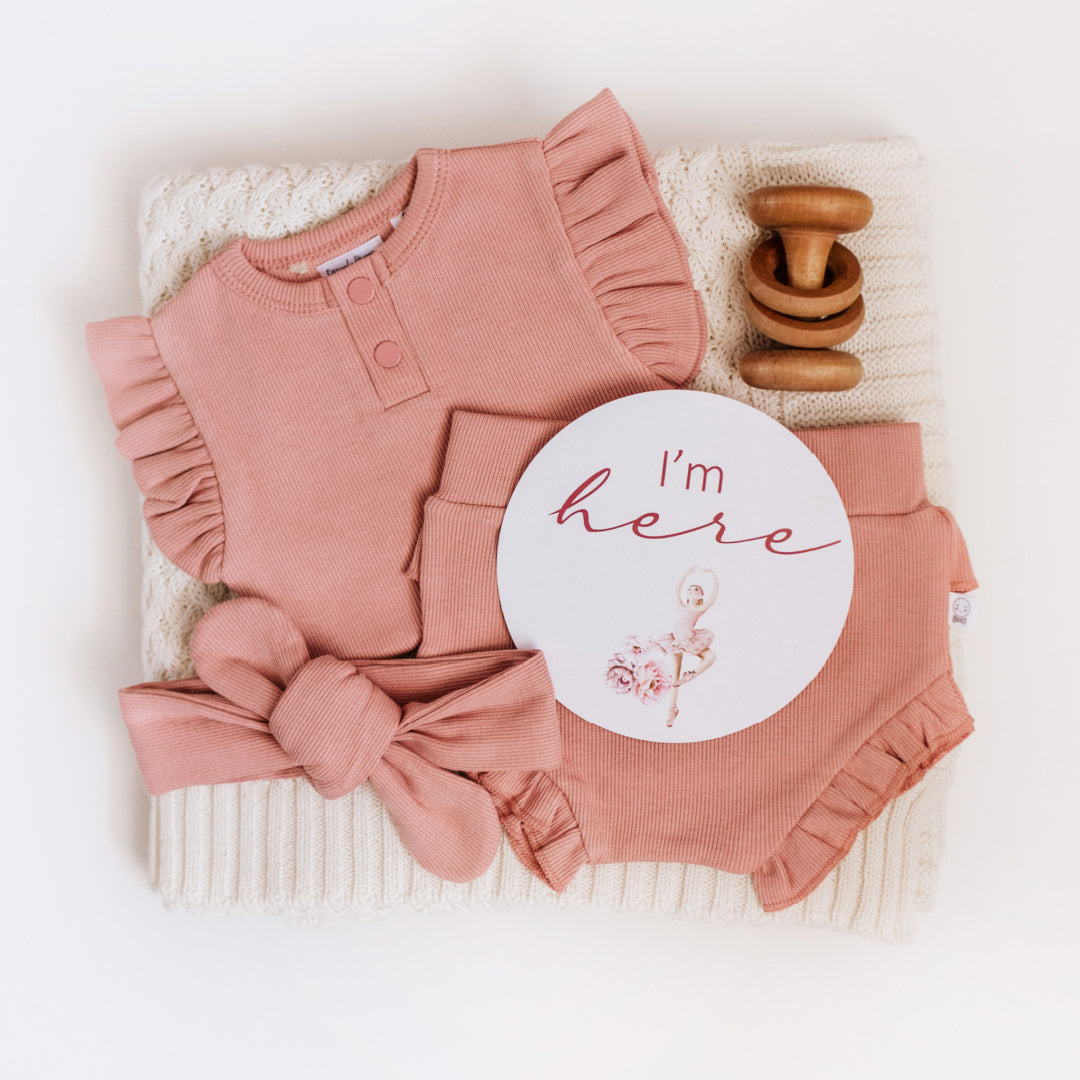 SNUGGLE HUNNY ORGANIC SHORT SLEEVE BODYSUIT WITH FRILL - ROSE