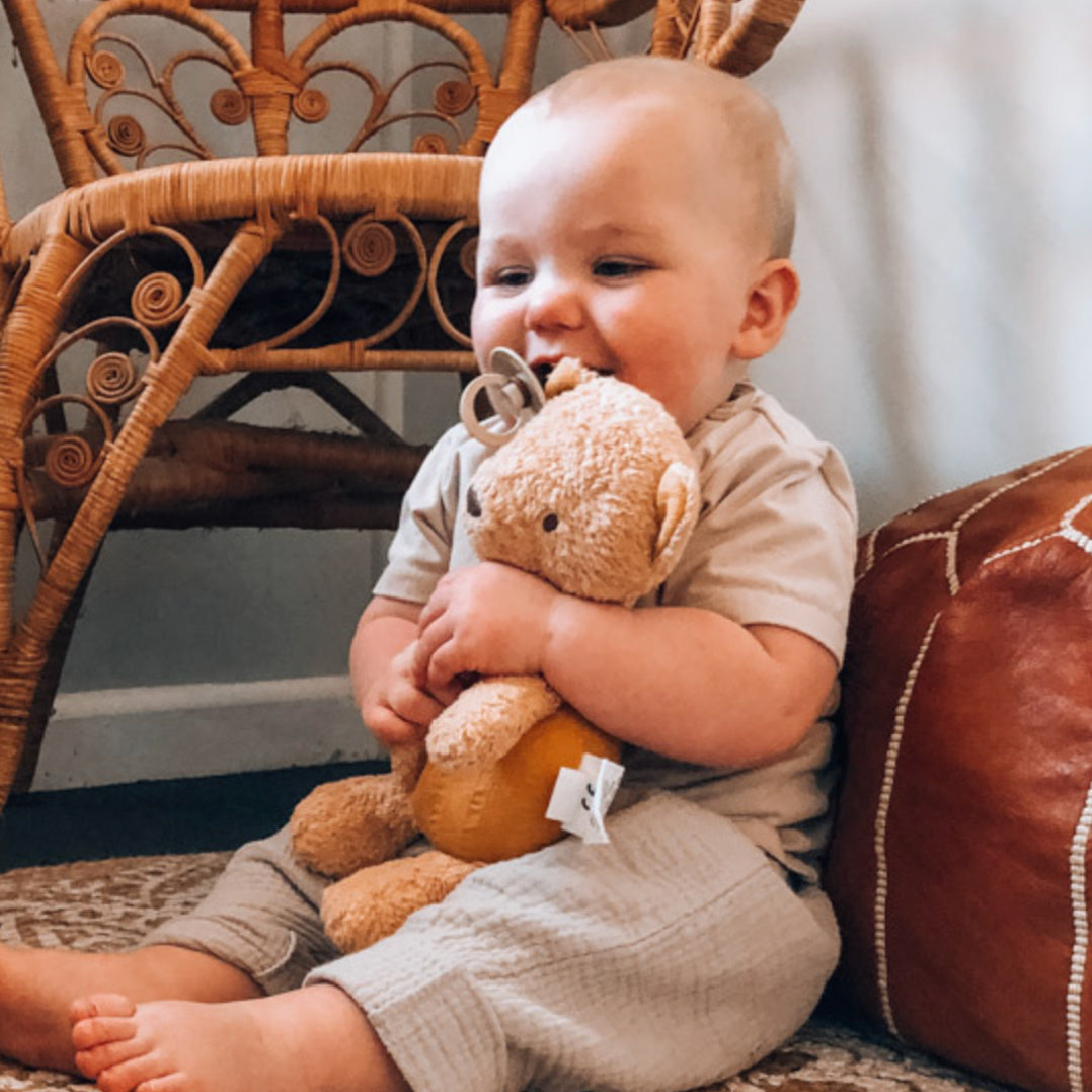 TIKIRI ORGANIC BABY BEAR WITH MUSLIN