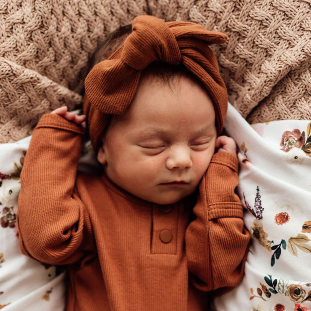 SNUGGLE HUNNY ORGANIC RIBBED TOPKNOT - BISCUIT