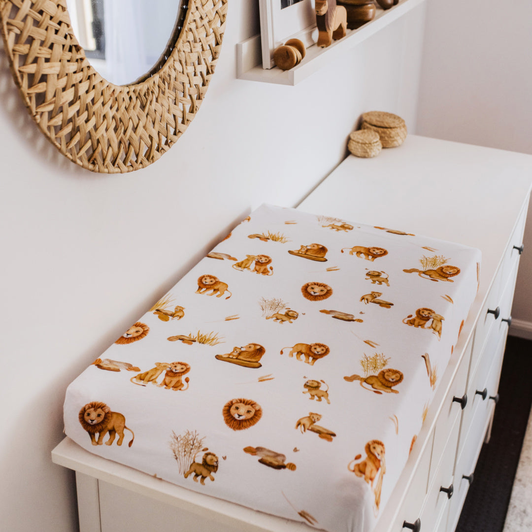 SNUGGLE HUNNY ORGANIC FITTED BASSINET SHEET / CHANGE PAD COVER - LION