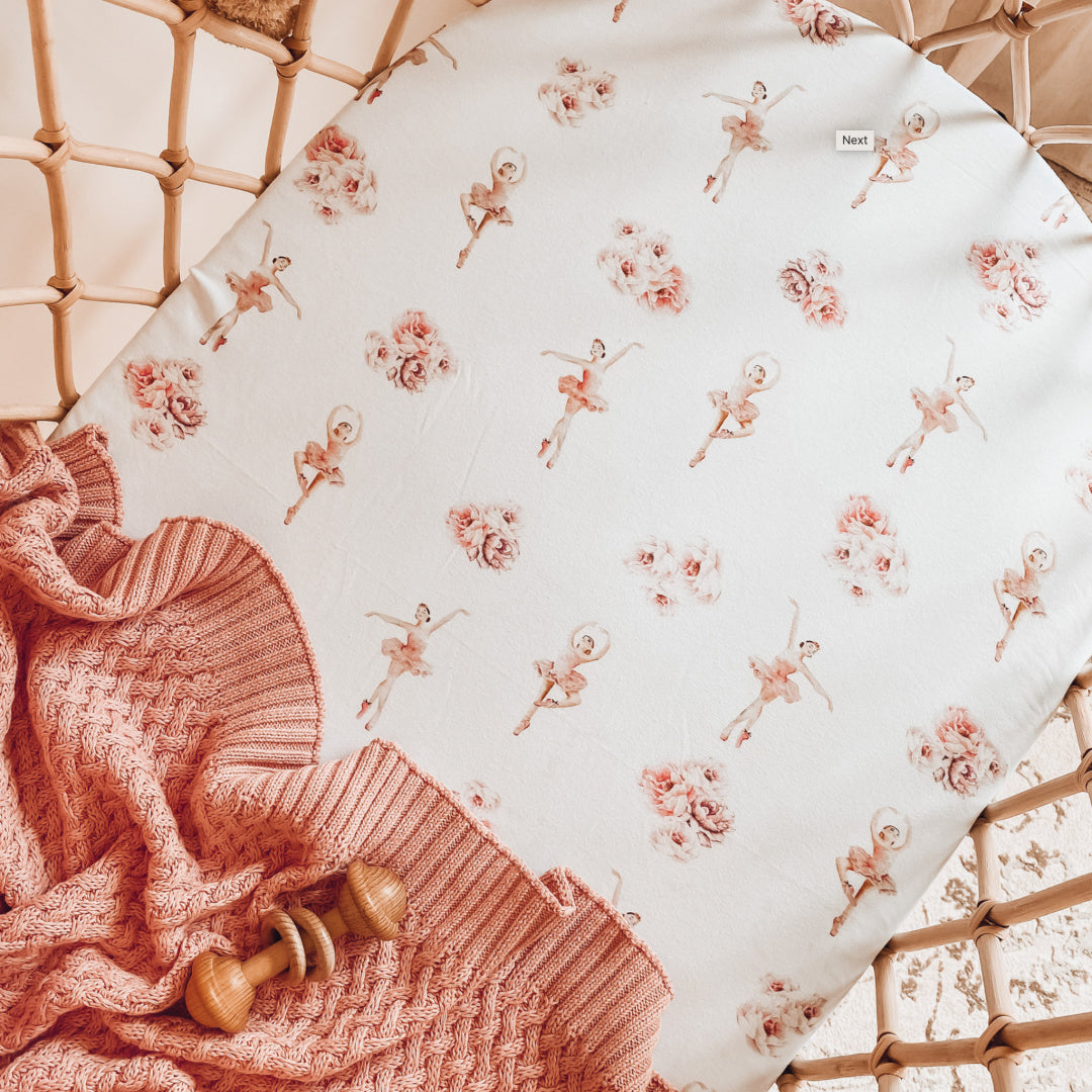 SNUGGLE HUNNY ORGANIC FITTED BASSINET SHEET / CHANGE PAD COVER - BALLERINA