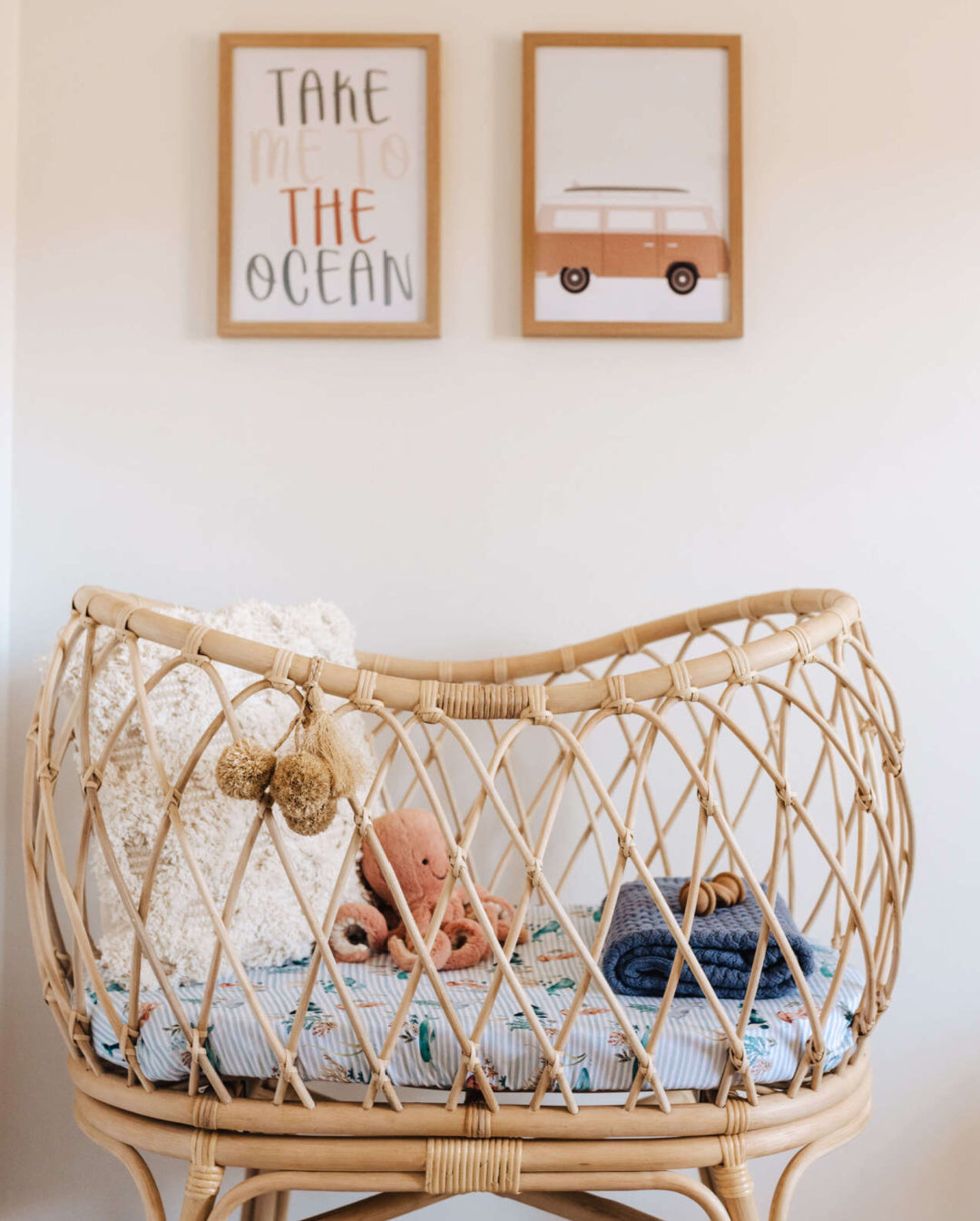 SNUGGLE HUNNY ORGANIC FITTED BASSINET SHEET / CHANGE PAD COVER - WHALE