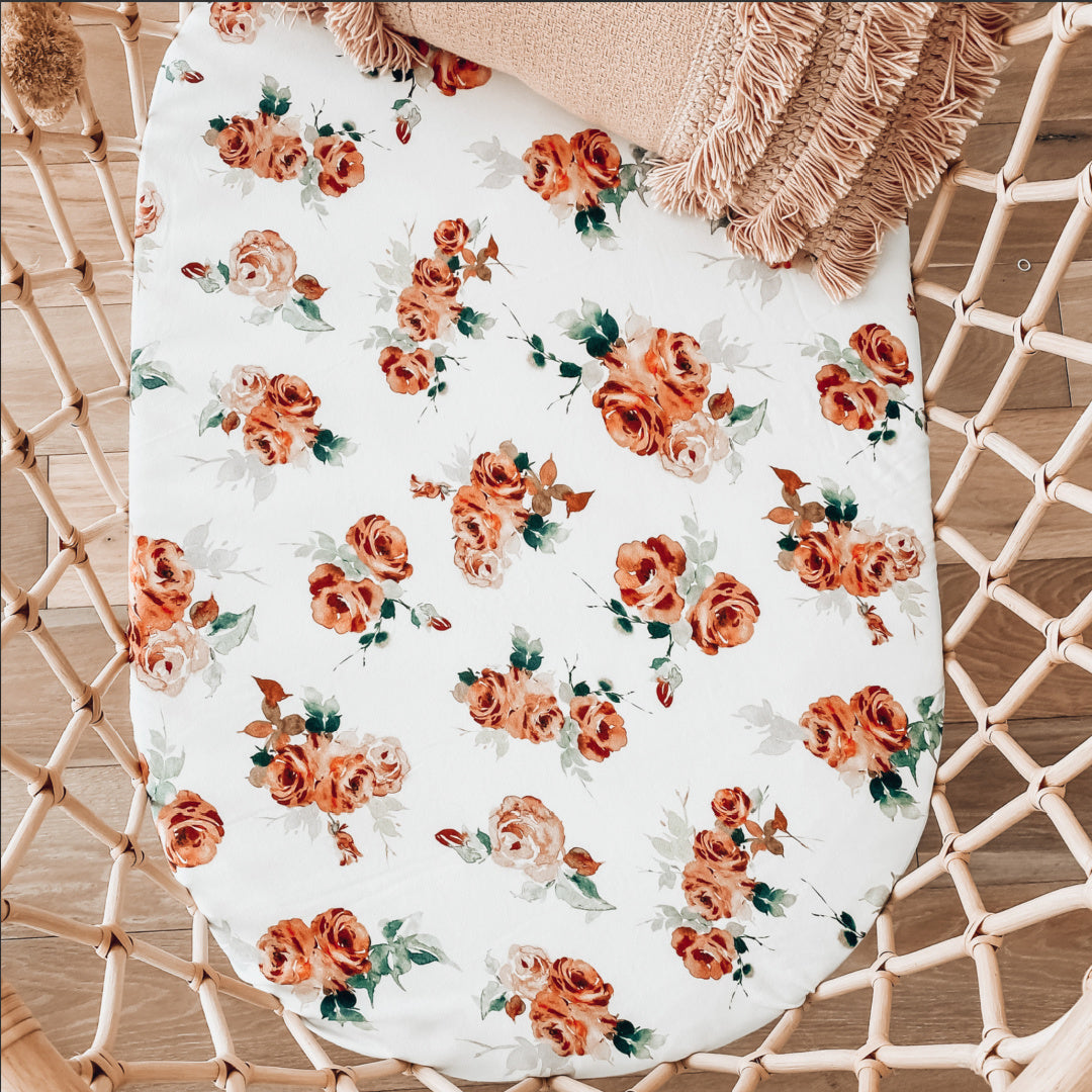 SNUGGLE HUNNY ORGANIC FITTED BASSINET SHEET / CHANGE PAD COVER - ROSEBUD