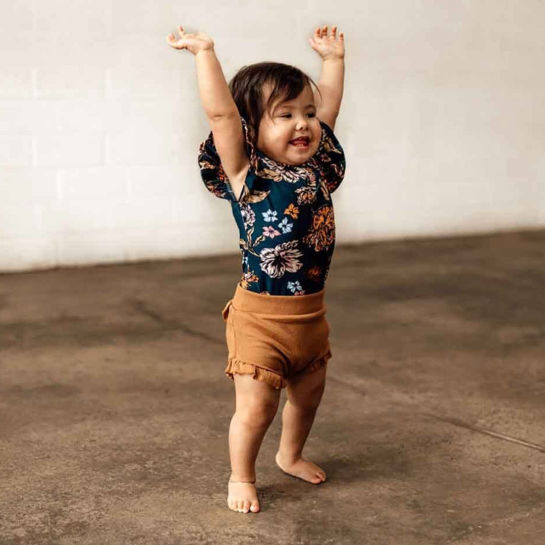 SNUGGLE HUNNY ORGANIC SHORT SLEEVE BODYSUIT WITH FRILL - BELLE