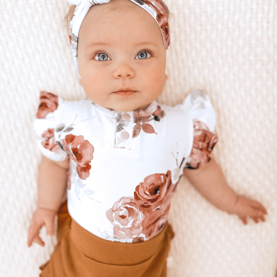 SNUGGLE HUNNY ORGANIC SHORT SLEEVE BODYSUIT WITH FRILL - ROSEBUD