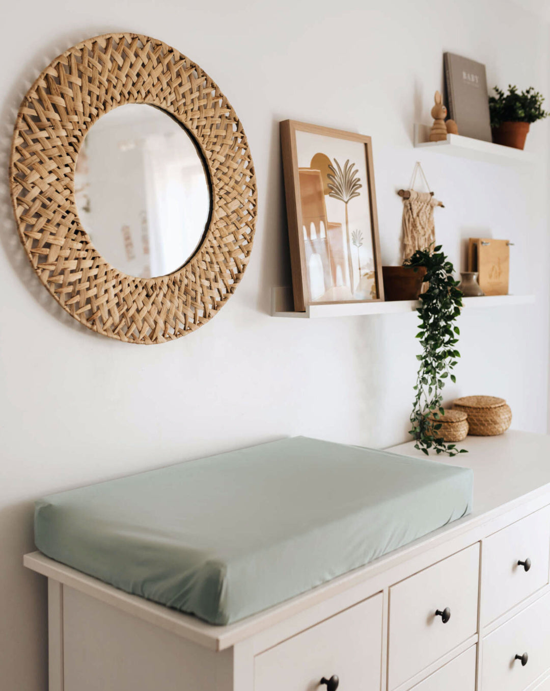 SNUGGLE HUNNY ORGANIC FITTED BASSINET SHEET / CHANGE PAD COVER - SAGE