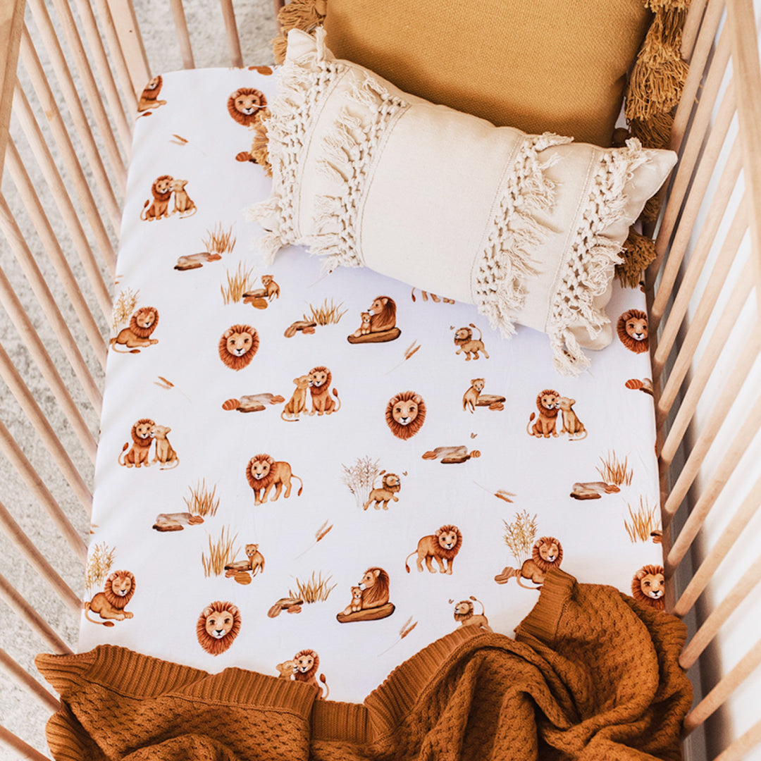 SNUGGLE HUNNY ORGANIC FITTED COT SHEET - LION