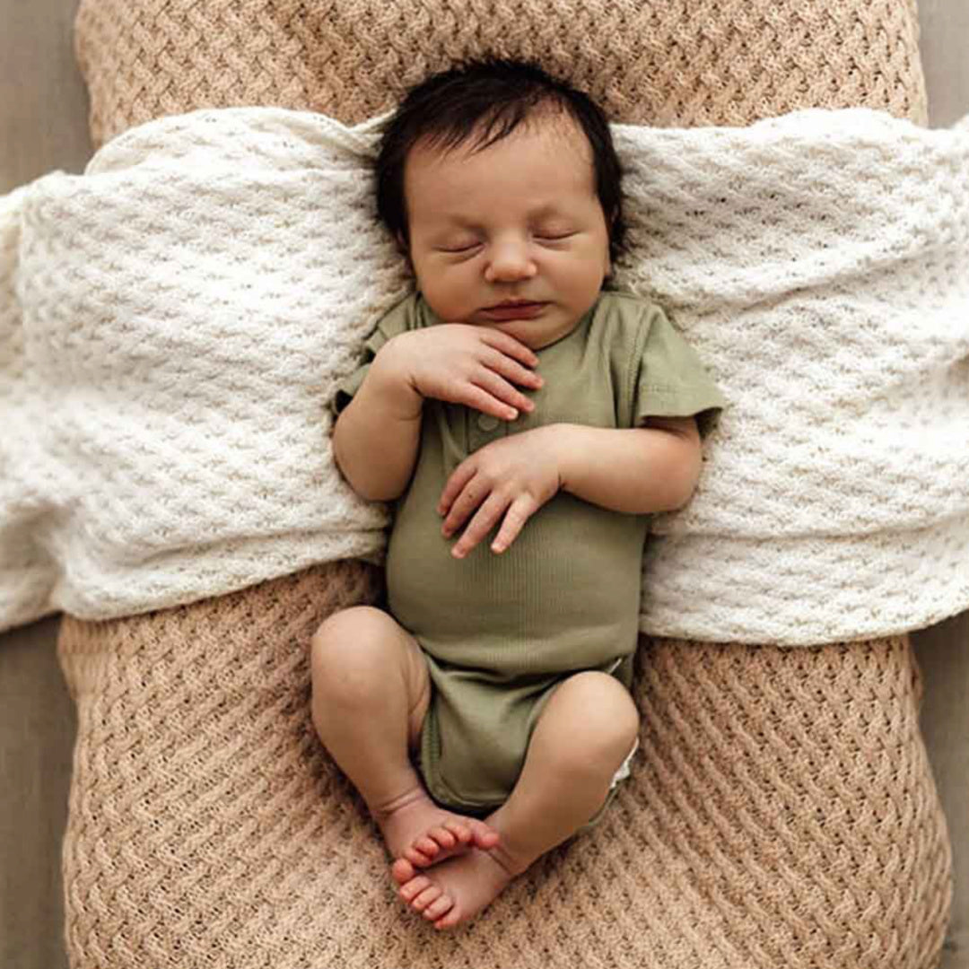 SNUGGLE HUNNY ORGANIC SHORT SLEEVE BODYSUIT - DEWKIST