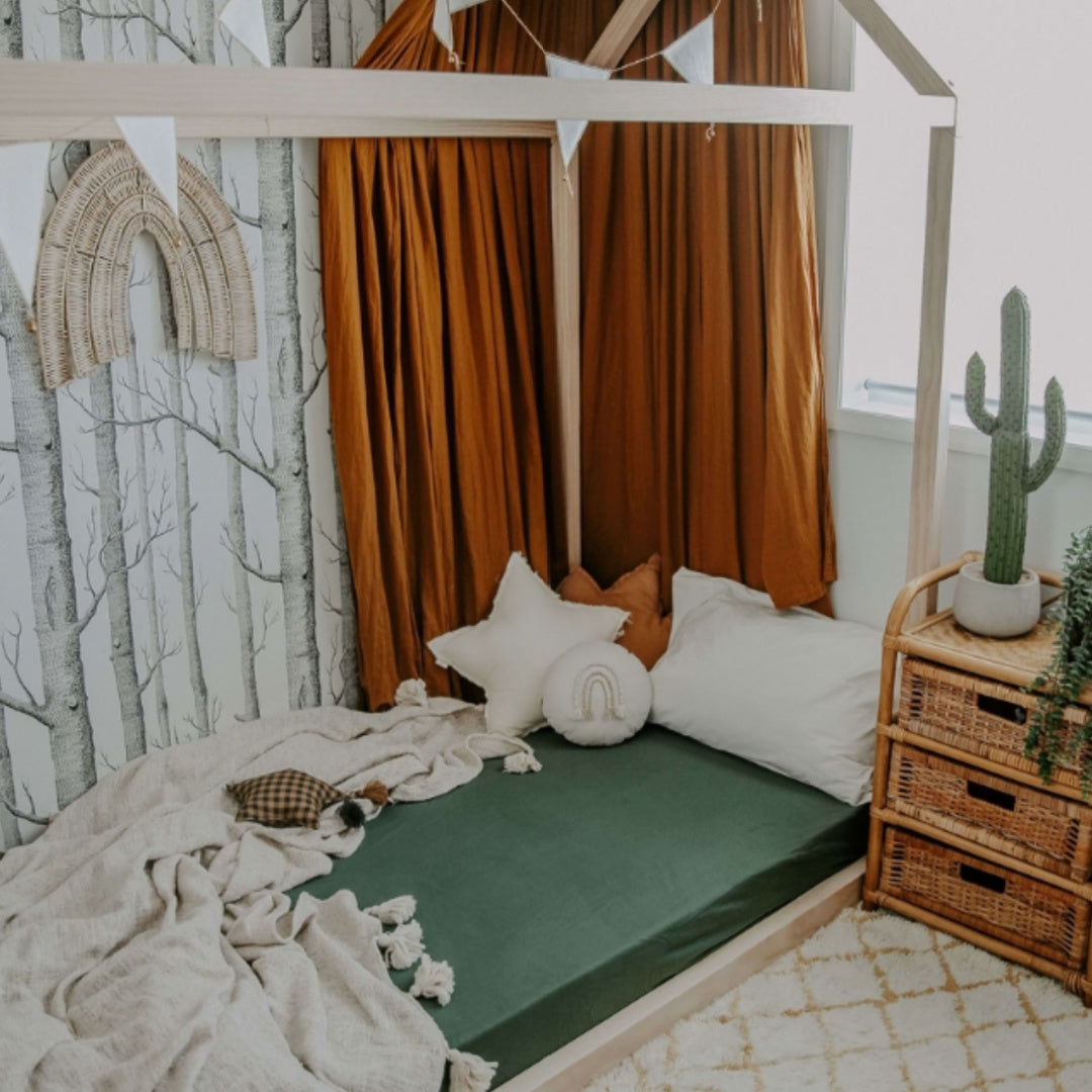 SNUGGLE HUNNY ORGANIC FITTED COT SHEET - OLIVE