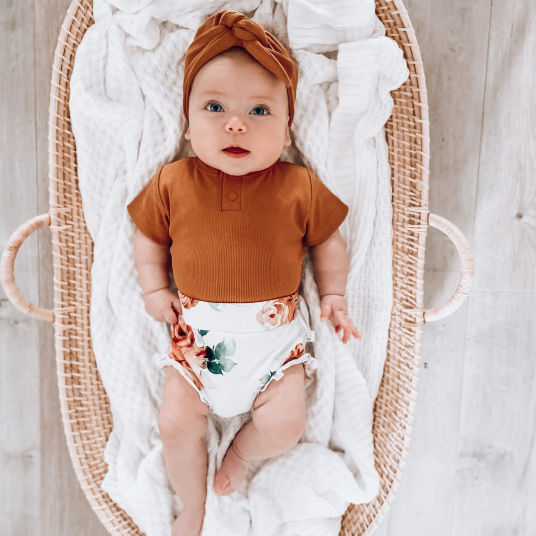SNUGGLE HUNNY ORGANIC SHORT SLEEVE BODYSUIT - CHESTNUT