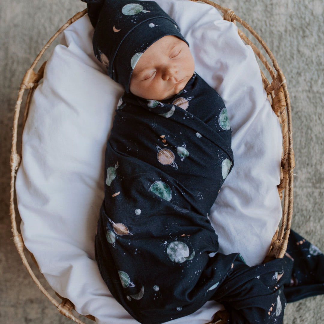 SNUGGLE HUNNY ORGANIC JERSEY WRAP AND BEANIE SET - MILKY WAY