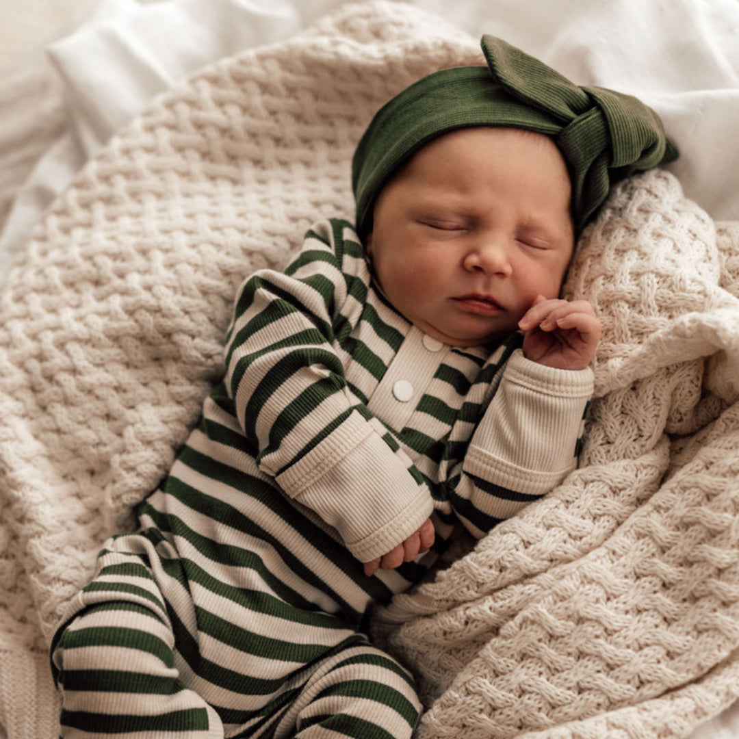 SNUGGLE HUNNY ORGANIC RIBBED TOPKNOT - OLIVE