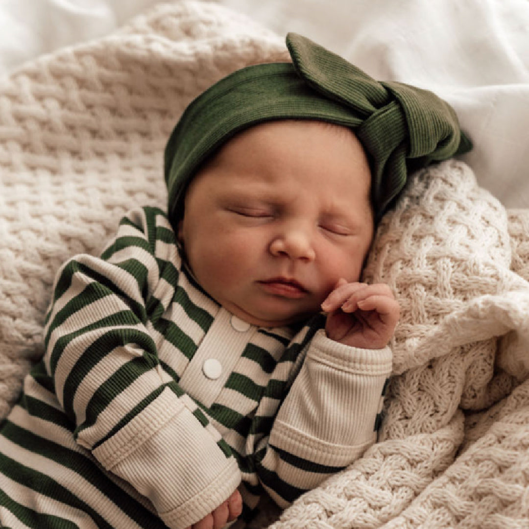 SNUGGLE HUNNY ORGANIC RIBBED TOPKNOT - OLIVE