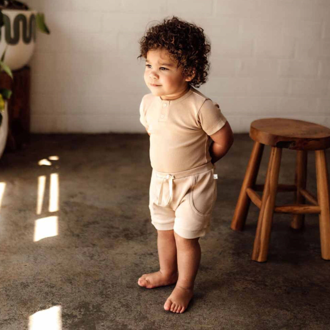 SNUGGLE HUNNY ORGANIC SHORT SLEEVE BODYSUIT - PEBBLE