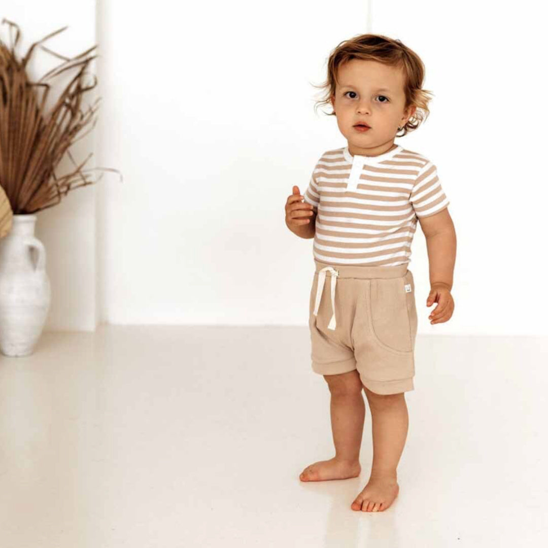 SNUGGLE HUNNY ORGANIC SHORT SLEEVE BODYSUIT - PEBBLE STRIPE