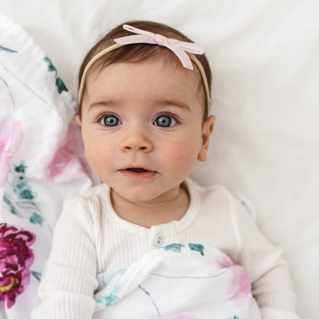 SNUGGLE HUNNY VELVET PETITE BOW BABY HEADBAND - LULLABY PINK