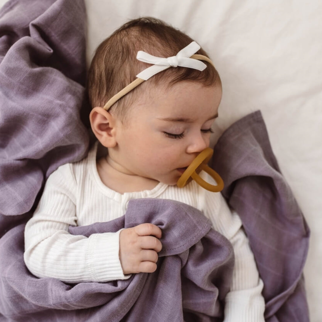 SNUGGLE HUNNY VELVET PETITE BOW BABY HEADBAND - WHITE