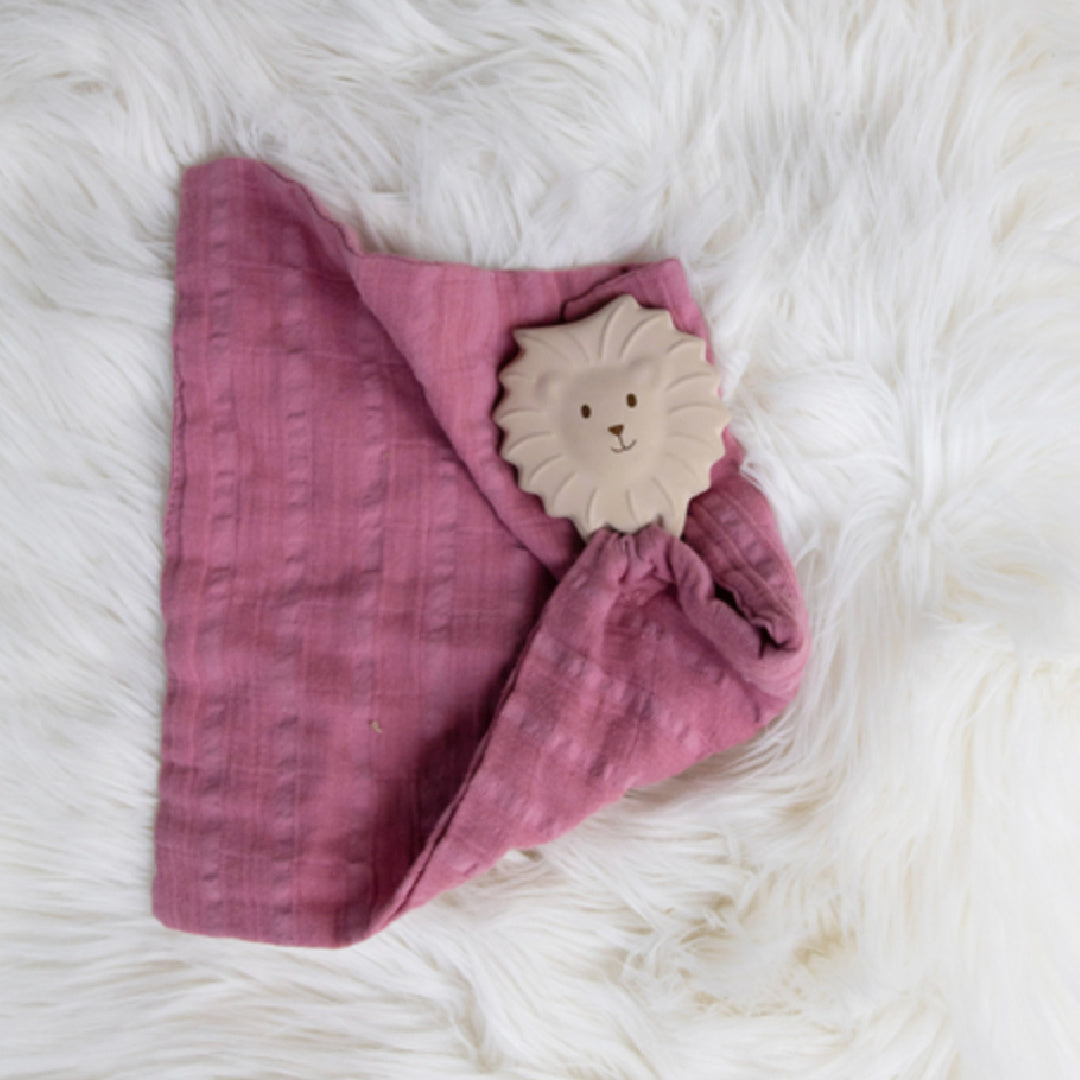 TIKIRI RUBBER TEETHER WITH MUSLIN COMFORTER - LION